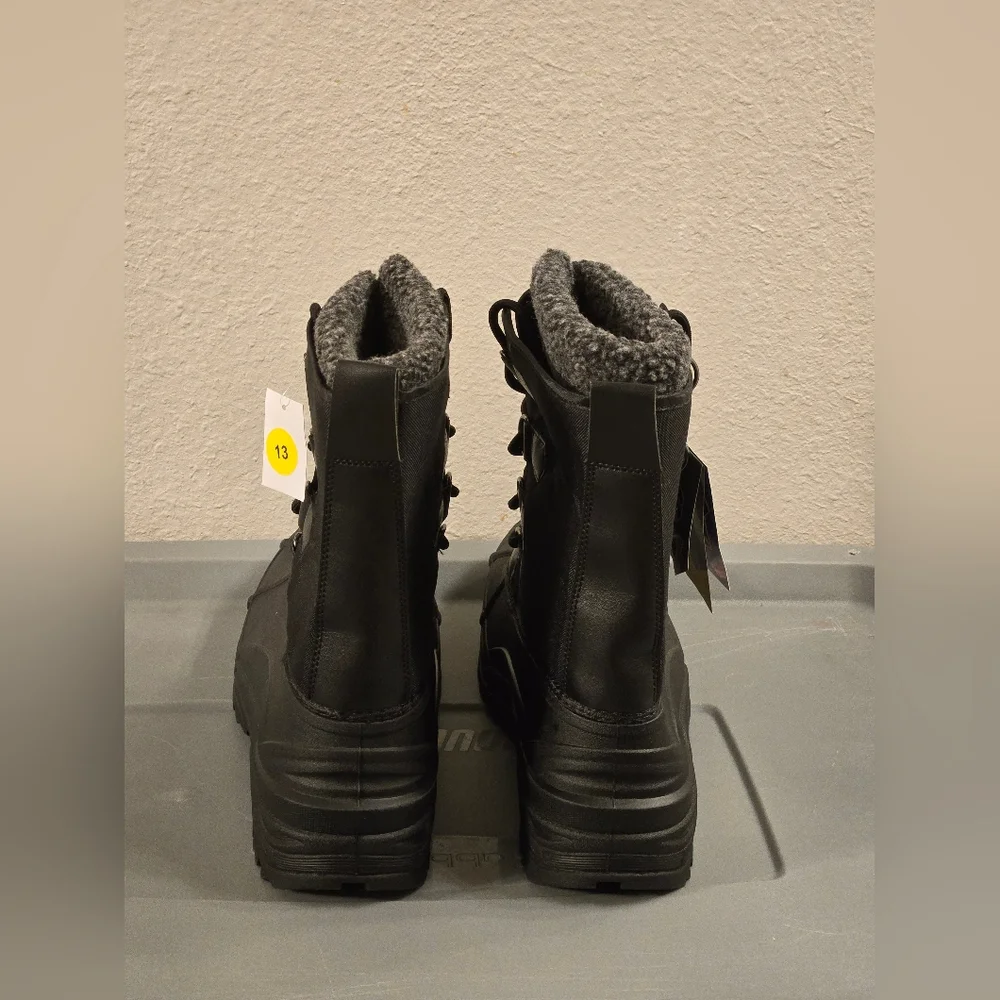 Brand New Men's KHOMBU Boots